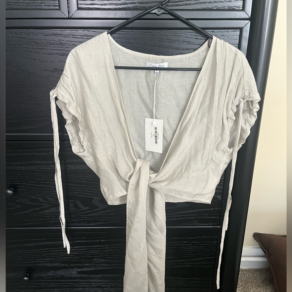 Cropped blouse with tie